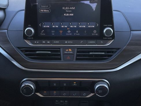 Used 2024 Nissan Altima 2.5 SV image 17