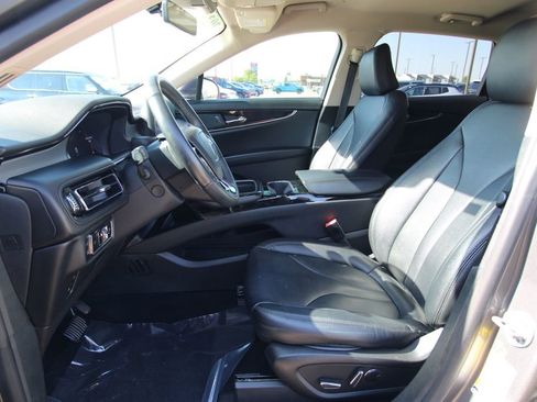 Used 2023 Lincoln Nautilus FWD w/ Premium Package image 6