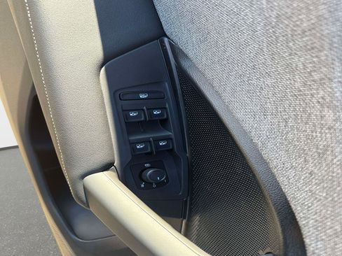 New 2026 Volkswagen Tiguan S image 19