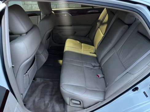 Used 2010 Toyota Avalon Limited image 13