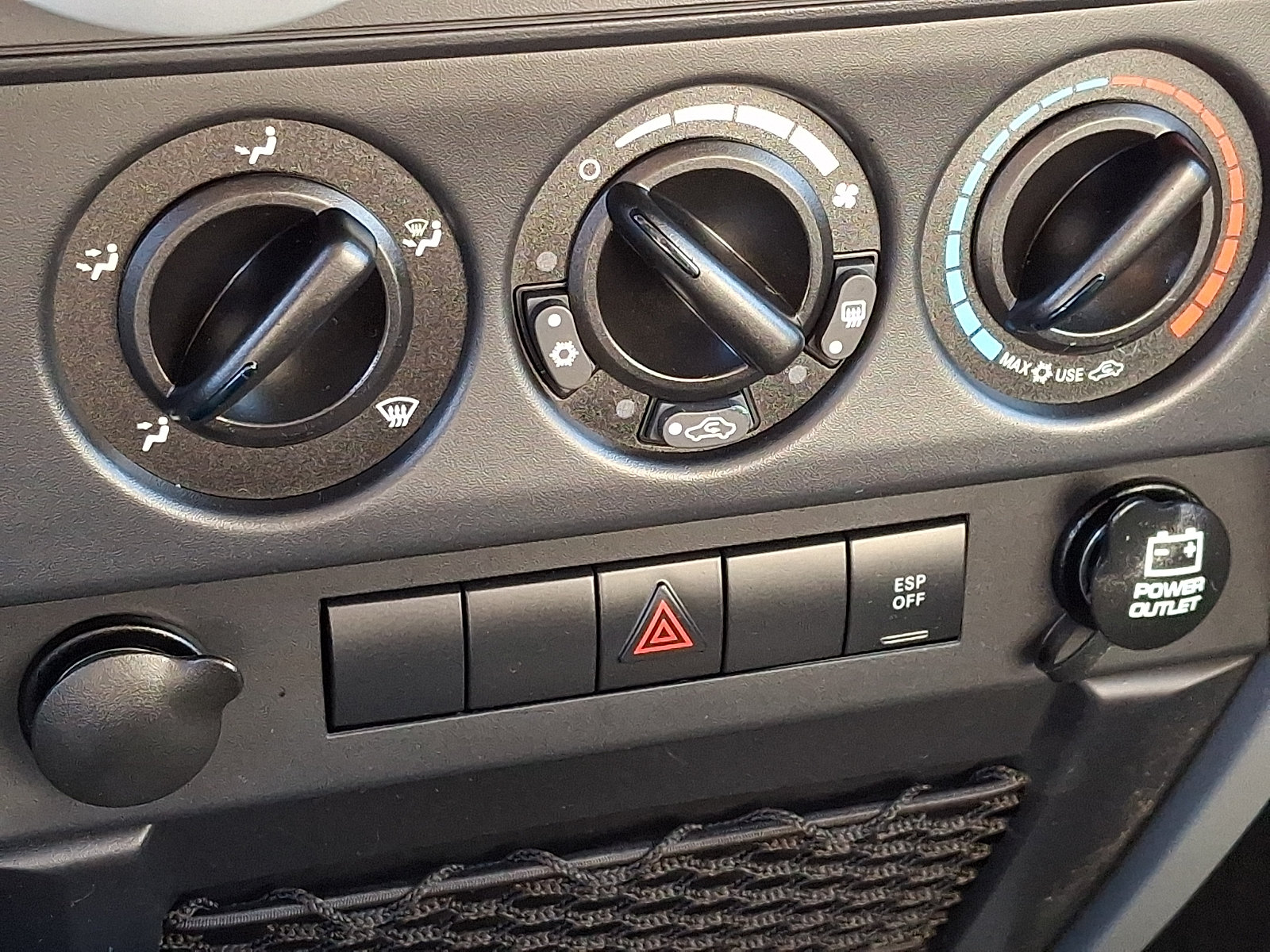Used 2009 Jeep Wrangler Unlimited Sahara AWD/4WD image 16