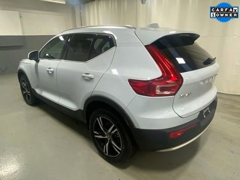 Certified 2025 Volvo XC40 B5 Core image 2