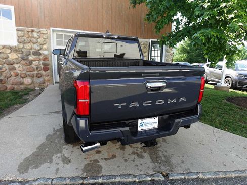 Used 2024 Toyota Tacoma Limited w/ Limited Package (LT) AWD/4WD image 5