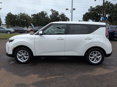 Used 2025 Kia Soul LX w/ LX Technology Package FWD image 8