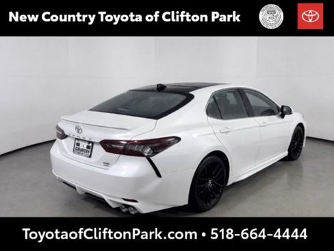 Used 2022 Toyota Camry XSE image 3