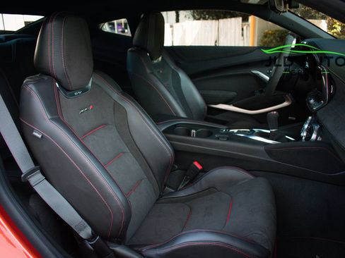 Used 2022 Chevrolet Camaro ZL1 RWD image 11