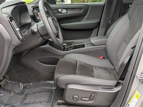 Certified 2023 Volvo XC40 Recharge Ultimate image 9