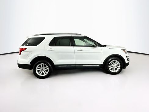 Used 2017 Ford Explorer XLT w/ Equipment Group 201A FWD image 10