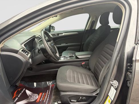 Used 2018 Ford Fusion SE w/ Fusion SE Technology Package FWD image 12