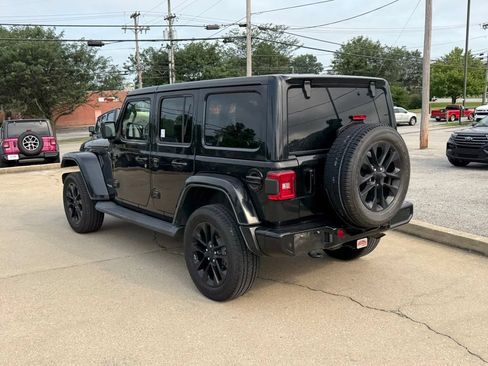 Used 2021 Jeep Wrangler Unlimited Sahara AWD/4WD image 8