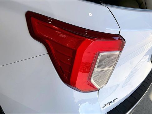 Used 2022 Ford Explorer XLT image 29