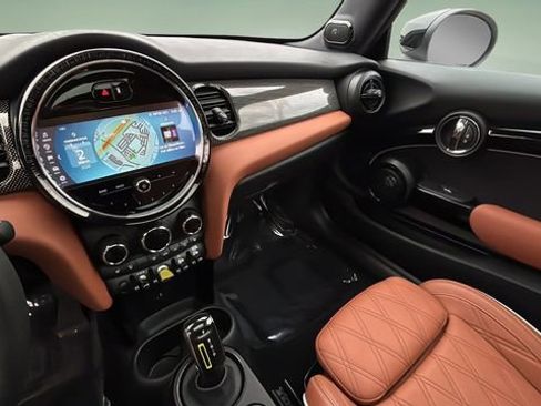 Used 2024 MINI Cooper SE w/ Signature Upholstery Package image 24