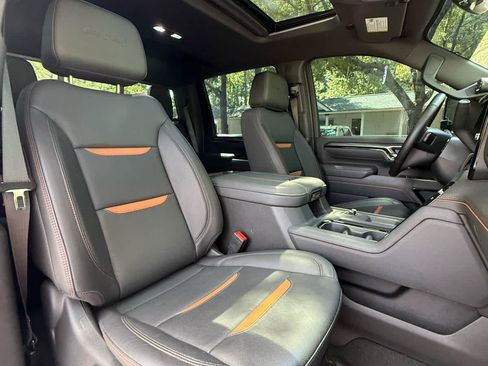 Used 2025 GMC Sierra 2500 AT4 w/ AT4 Premium Plus Package AWD/4WD image 12