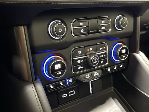 Certified 2024 Chevrolet Tahoe High Country w/ Advanced Technology Package AWD/4WD image 25