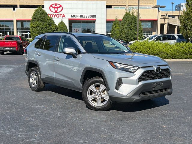 Used 2025 Toyota RAV4 XLE AWD/4WD image 2