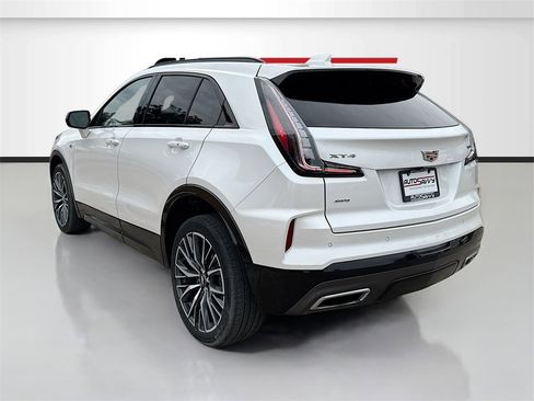 Used 2024 Cadillac XT4 Sport image 5