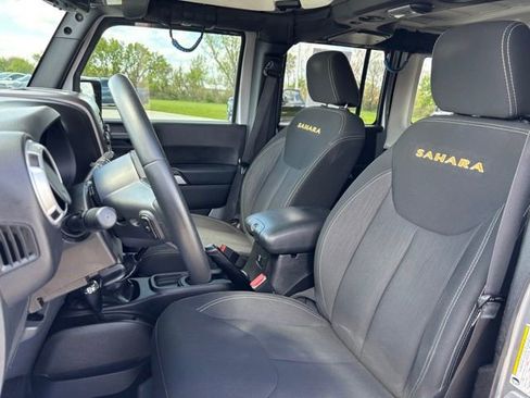 Used 2015 Jeep Wrangler Unlimited Sahara w/ Dual Top Group AWD/4WD image 14