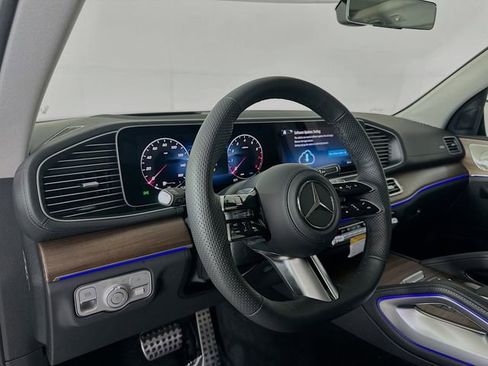 New 2026 Mercedes-Benz GLS 450 4MATIC image 9