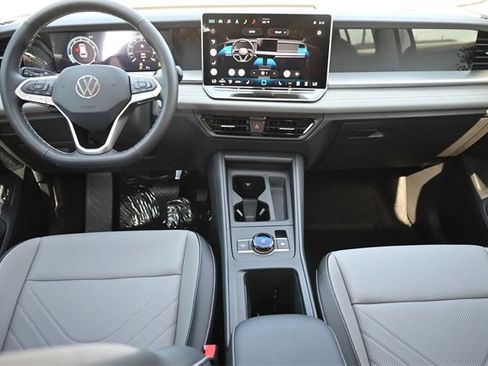 New 2025 Volkswagen Tiguan SE image 7