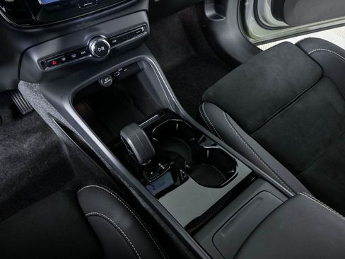 Certified 2023 Volvo C40 P8 Recharge Ultimate w/ Protection Package Premier AWD/4WD image 17
