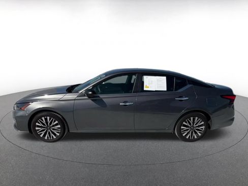 Used 2025 Nissan Altima 2.5 SV FWD image 9