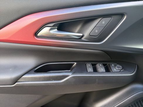 Used 2025 Chevrolet Equinox EV RS FWD image 10