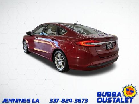 Used 2018 Ford Fusion SE w/ Fusion SE Technology Package image 4