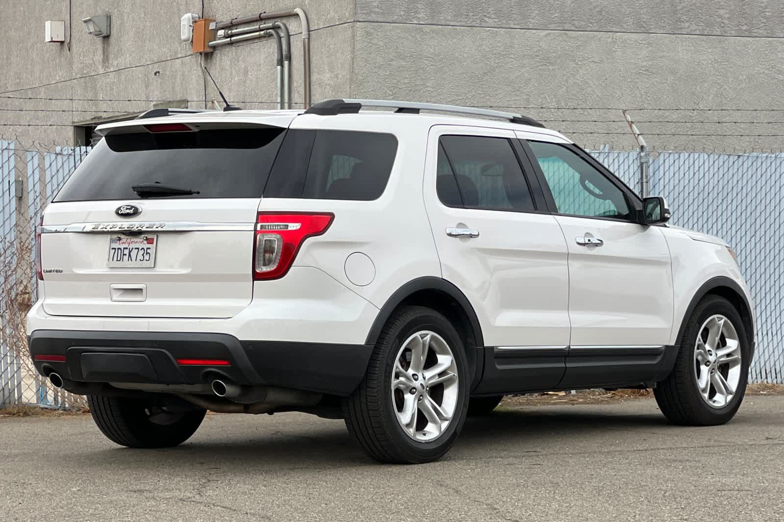 Used 2014 Ford Explorer Limited w/ Equipment Group 302A FWD image 3