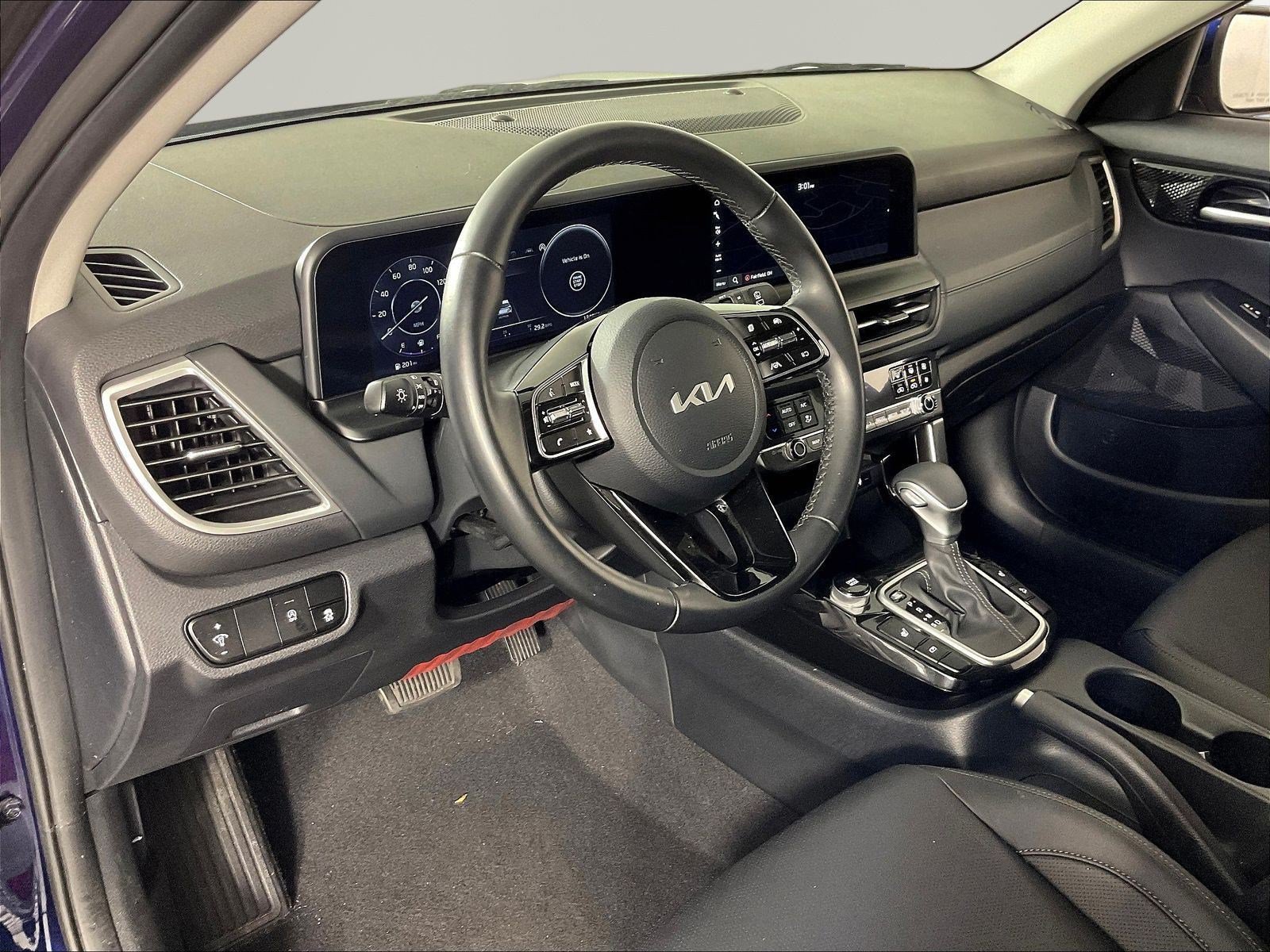 Used 2024 Kia Seltos EX FWD image 17