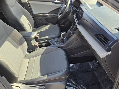 Certified 2022 Volkswagen Taos SE FWD image 19