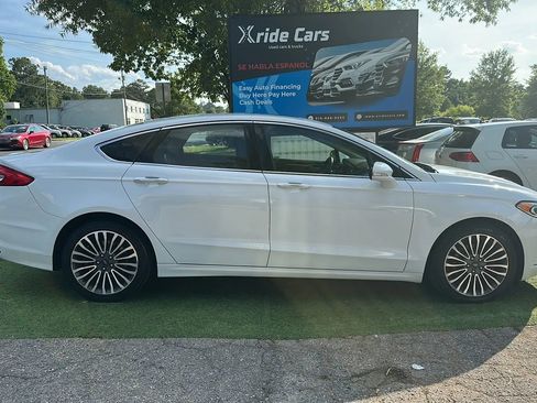 Used 2017 Ford Fusion SE w/ Fusion SE Technology Package AWD/4WD image 8