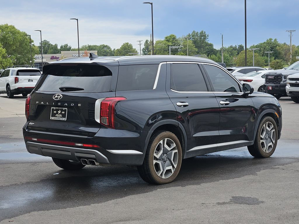 Used 2025 Hyundai Palisade Limited FWD image 4