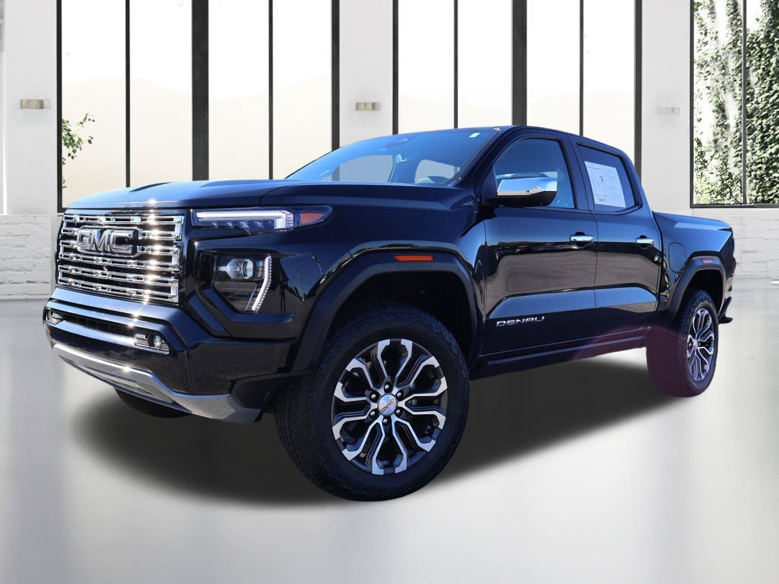 Used 2023 GMC Canyon Denali w/ Denali Black Edition AWD/4WD image 1