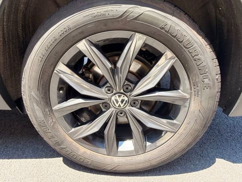 Used 2024 Volkswagen Tiguan SE AWD/4WD image 30