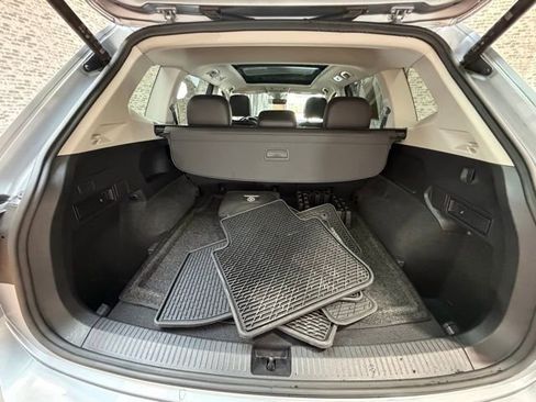 Used 2022 Volkswagen Tiguan SE w/ Panoramic Sunroof Package AWD/4WD image 12