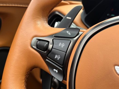 Used 2023 Aston Martin V8 Vantage Roadster RWD image 22
