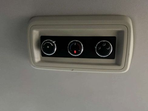 Used 2012 Volkswagen Routan S image 42