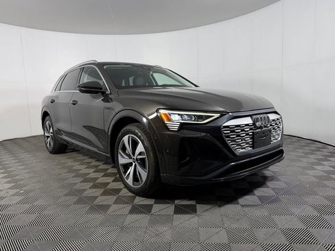 Used 2024 Audi Q8 e-tron Premium Plus w/ Premium Plus Package AWD/4WD image 5