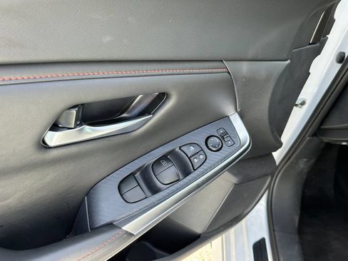 Used 2025 Nissan Sentra SR FWD image 22