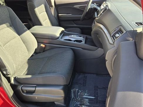 Used 2025 Honda Ridgeline Sport image 16