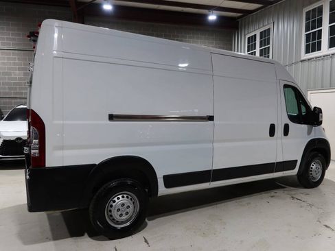 Used 2024 RAM ProMaster 2500 w/ Convenience Group FWD image 6
