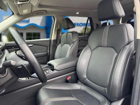 Used 2025 Honda Pilot Touring image 14