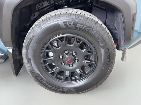 Used 2025 Toyota 4Runner TRD Off-Road Premium AWD/4WD image 28