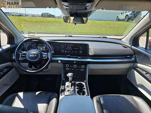 Used 2024 Kia Carnival LX FWD image 19