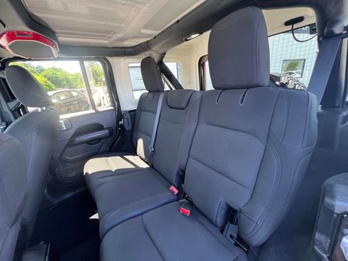 Used 2019 Jeep Wrangler Unlimited Sahara image 14