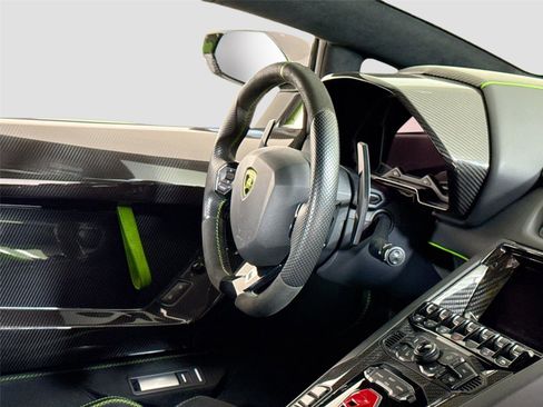 Used 2019 Lamborghini Aventador SVJ AWD/4WD image 24