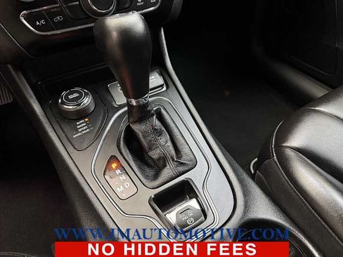 Used 2020 Jeep Cherokee Latitude Plus AWD/4WD image 34