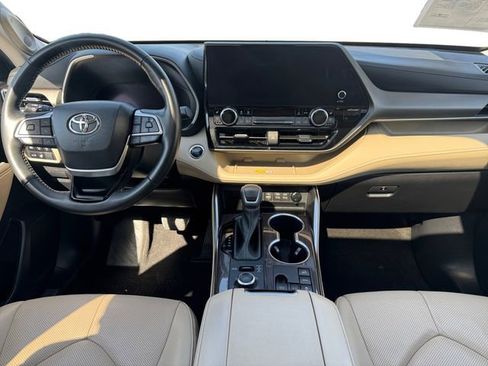 Used 2023 Toyota Highlander Limited AWD/4WD image 12