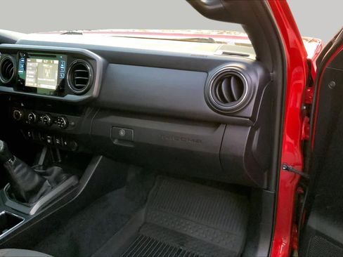 Used 2018 Toyota Tacoma TRD Off-Road w/ Technology Package AWD/4WD image 18