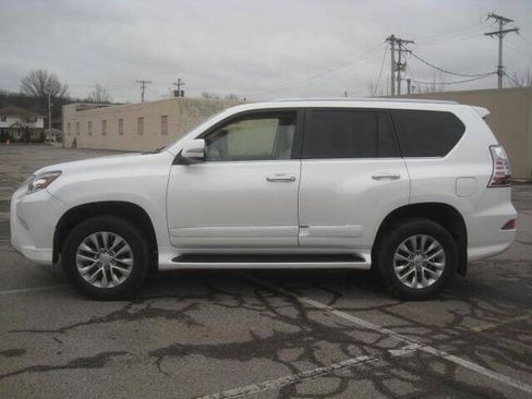 Used 2015 Lexus GX 460 w/ Premium Package AWD/4WD image 8